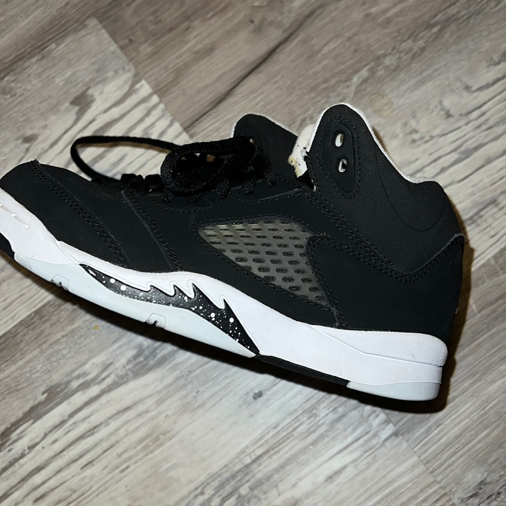 Black and white Jordan Oreo size 2Y